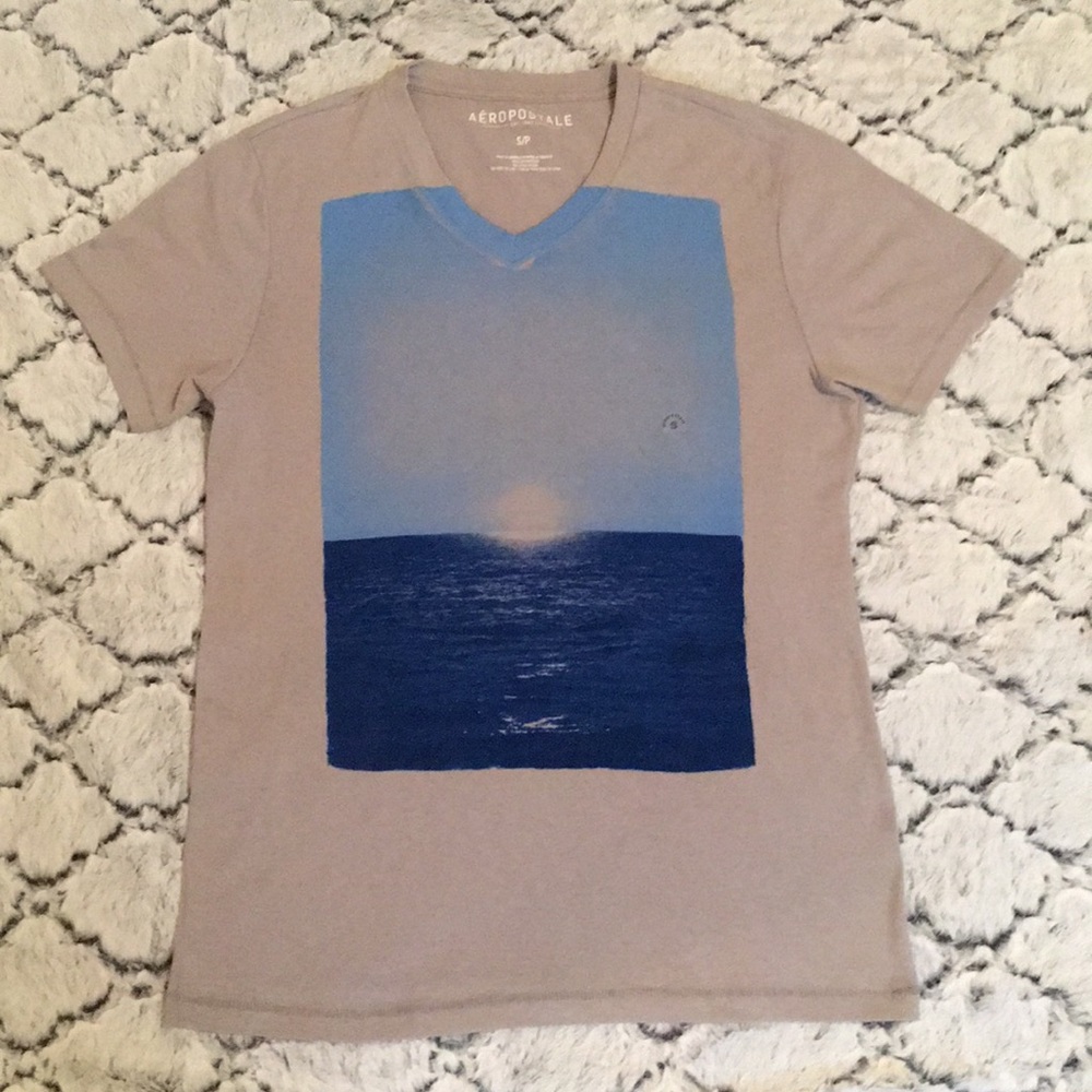 Aeropostale Graphic V-Neck T- Shirt SZ S